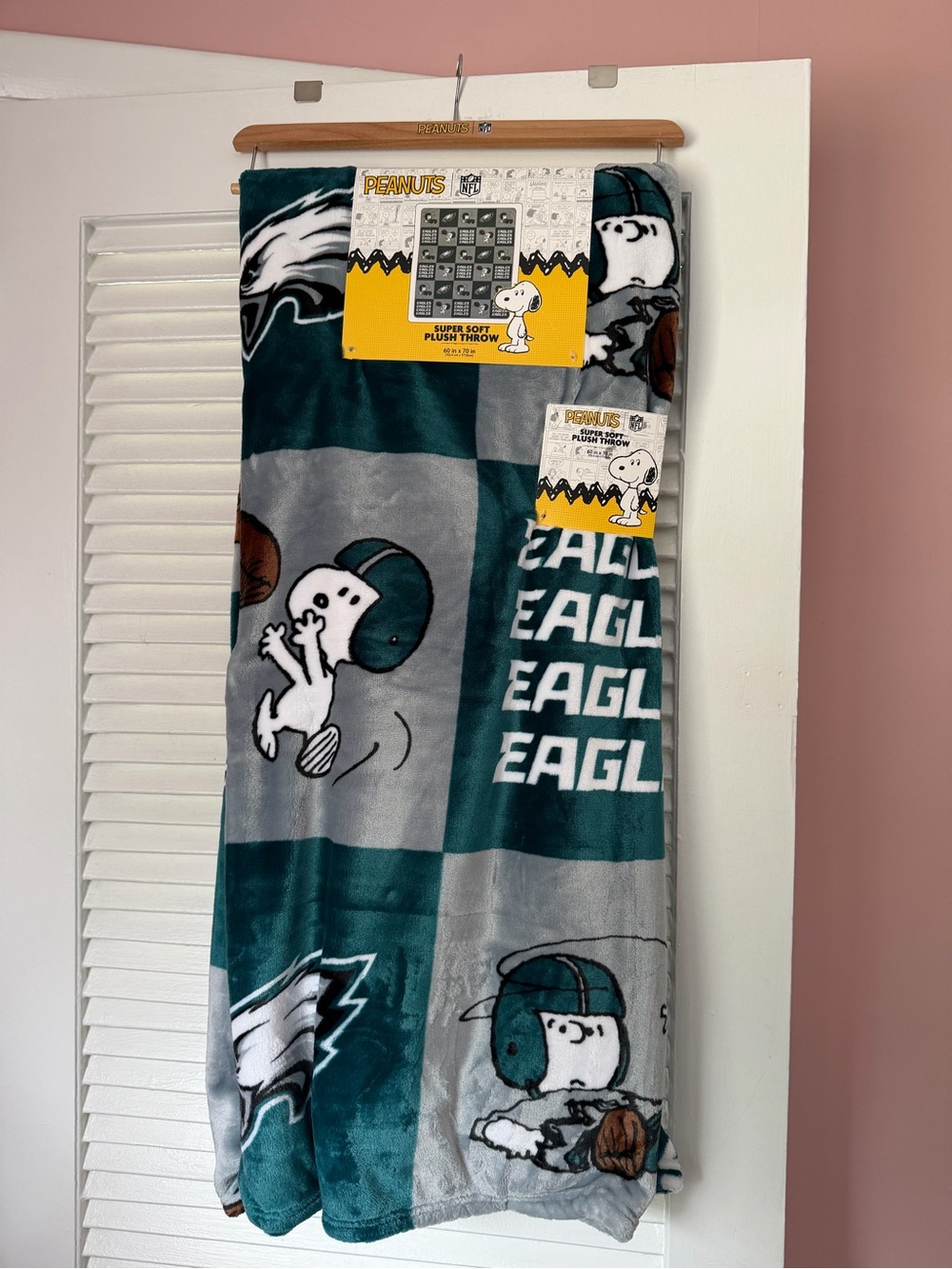 NFL PEANUTS SNOOPY AND FRIENDS PHILADELPHIA EAGLES THROW BLANKET 60 × 70 in